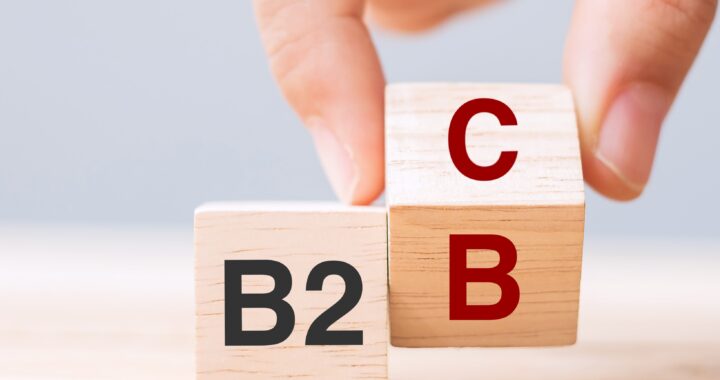hand-change-wooden-cube-block-from-b2c-to-b2b-min